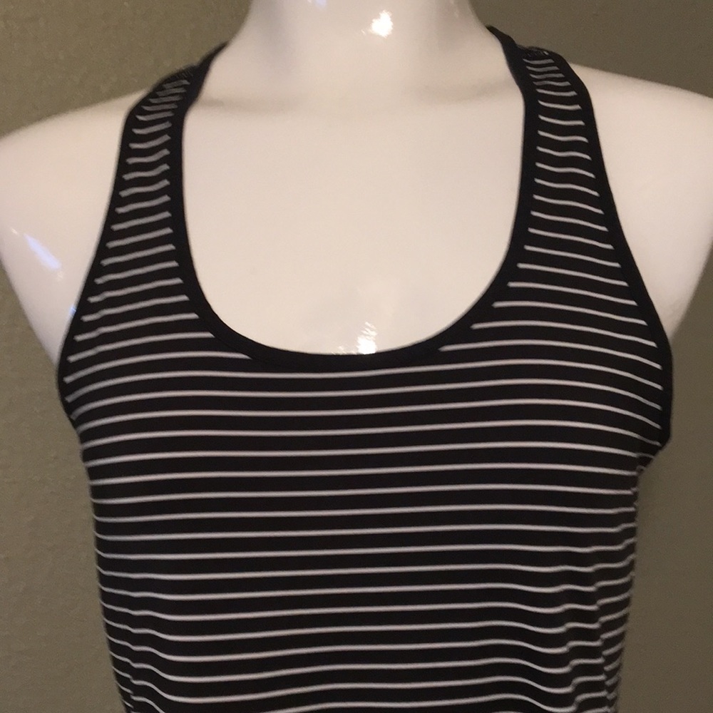 Brooks athletic top Size Medium - Picture 2 of 6